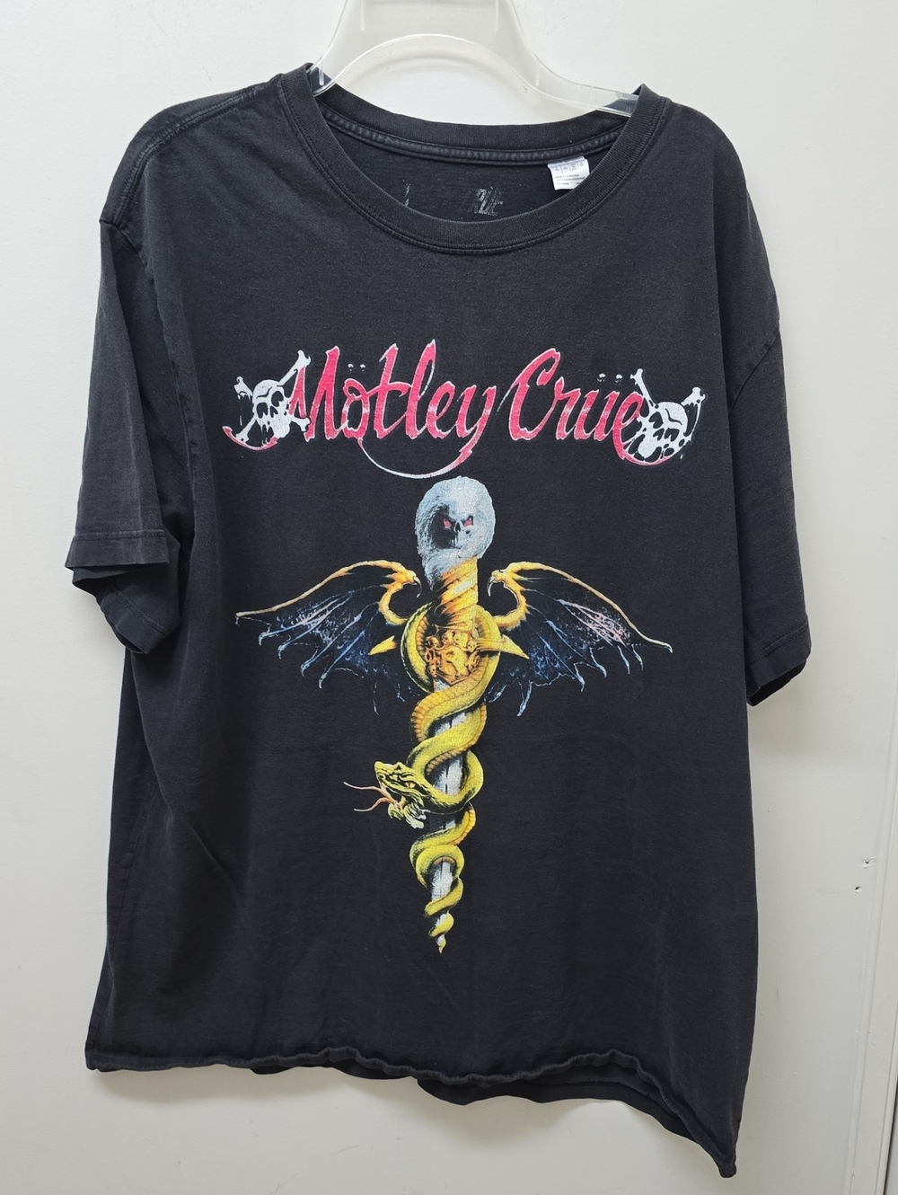 Motley Crue Black Graphic Band Tee with Yellow Snake Design - Men's Size 2XL